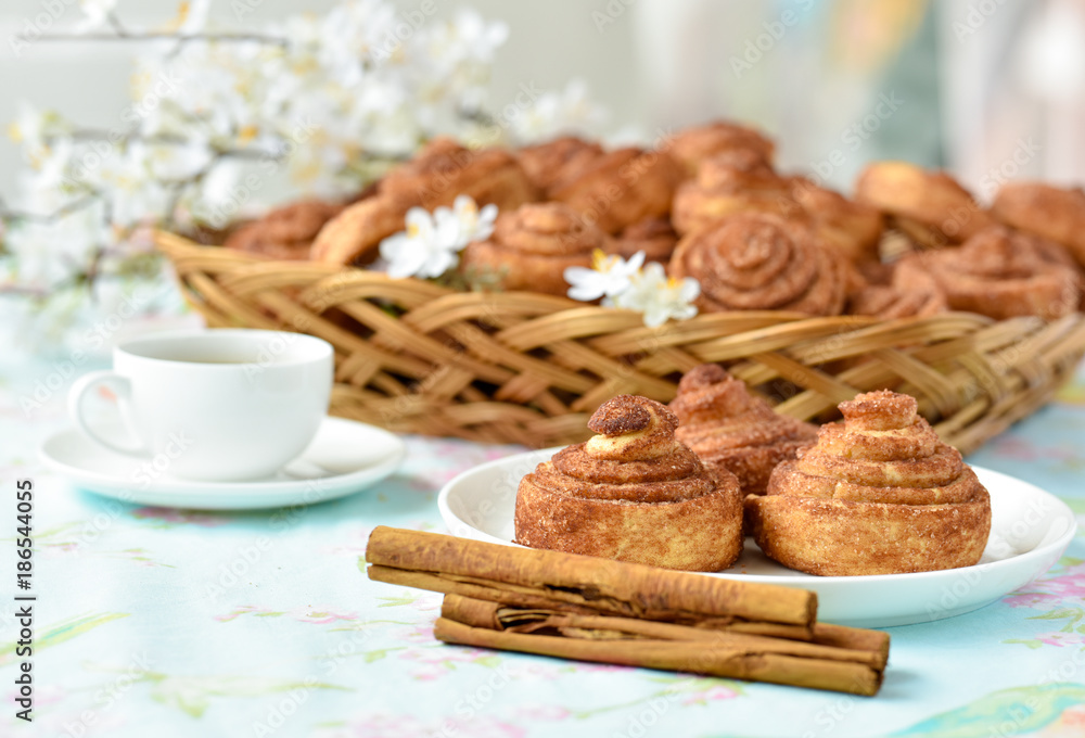 Fototapeta premium Homemade cinnamon buns cakes on a table