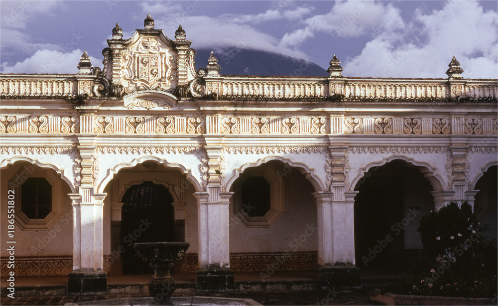 Batiment de l'époque coloniale à Antigua au Guatemala en 1974