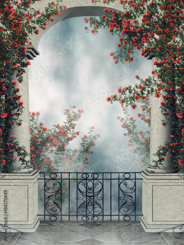 Gotycki balkon z pnącymi różami