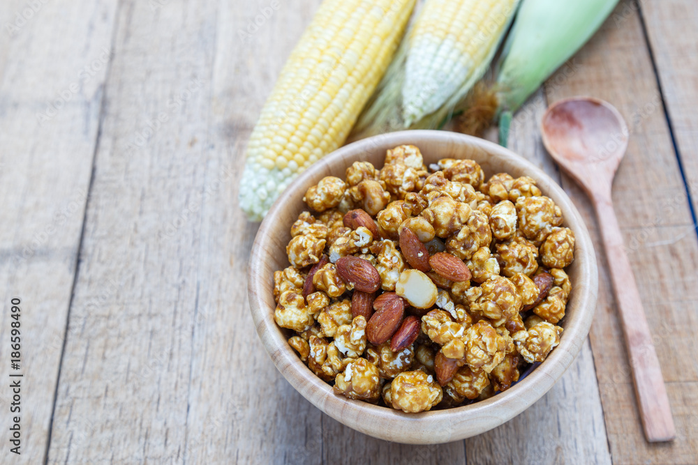 Popcorn caramel mix macadamia and almond taste Popcorn caramel mix macadamia and almond taste