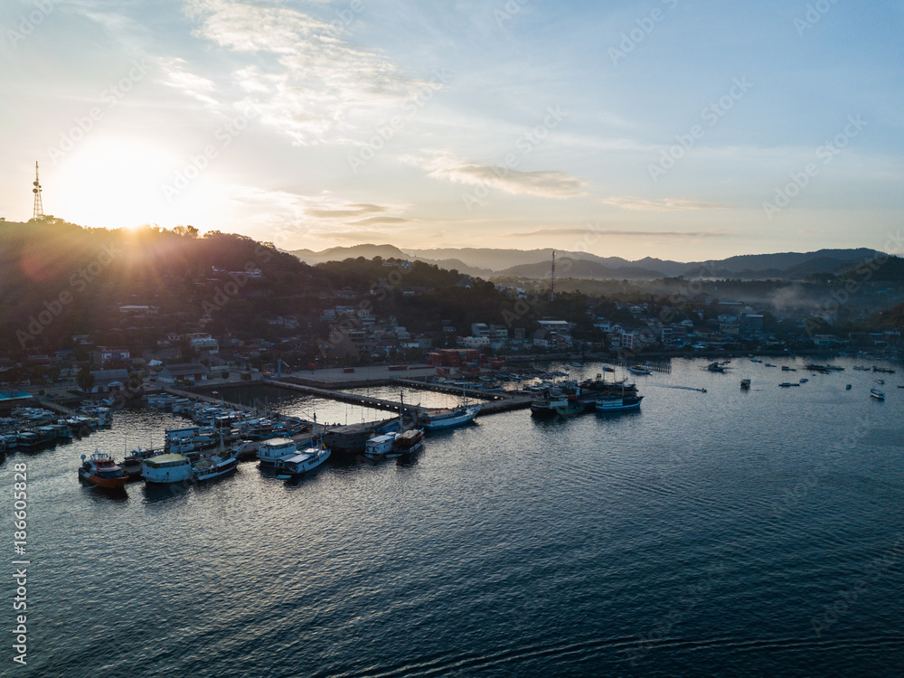 Fototapeta premium Komodo Harbor 2