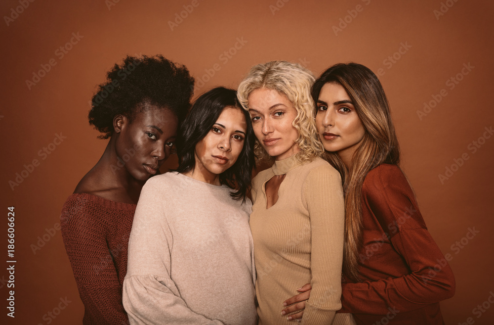 Obraz premium Multi ethnic group of women