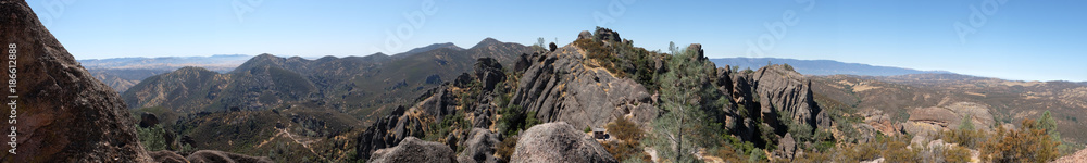 Naklejka premium Pinnacles National Park in the summer - panorama