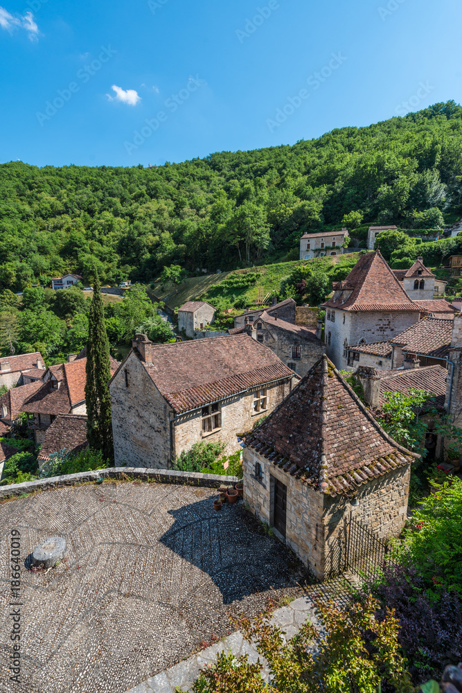 Saint Cirq Lapopie in Lot, France Saint Cirq Lapopie in Lot, France