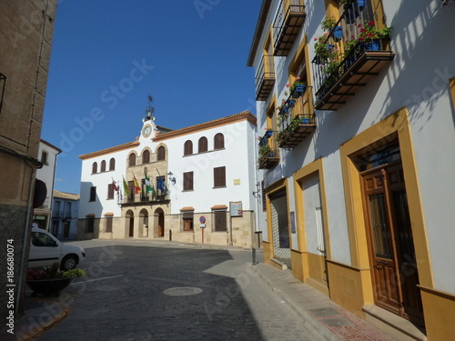 Sabiote  pueblo de Ja  n  Andaluc  a  Espa  a . Situado en la comarca de La Loma  en la parte m  s alta de la meseta interfluvial  bordeada por el r  o Guadalquivir