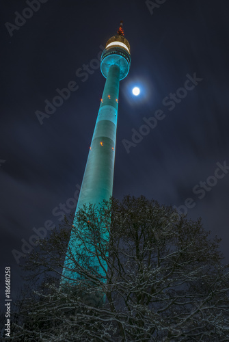 Obraz na płótnie Florian Dortmund mit Mond w salonie