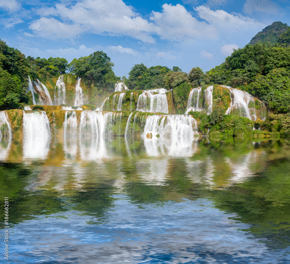 Obraz premium Landscape Waterfall