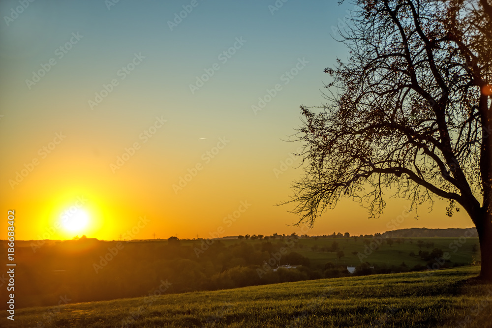 Sonnenuntergang im Herbst