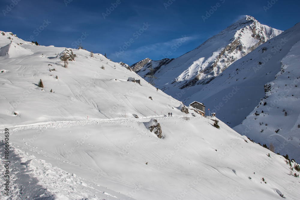 Obraz premium Bild einer Schneeschuhwanderung im Wallis