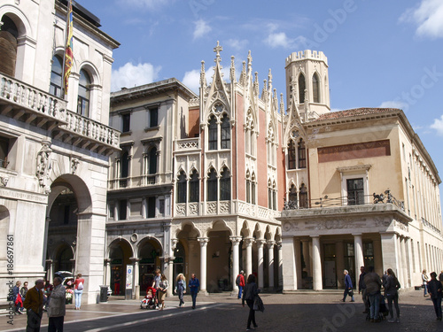 Squares and alleys of Padova