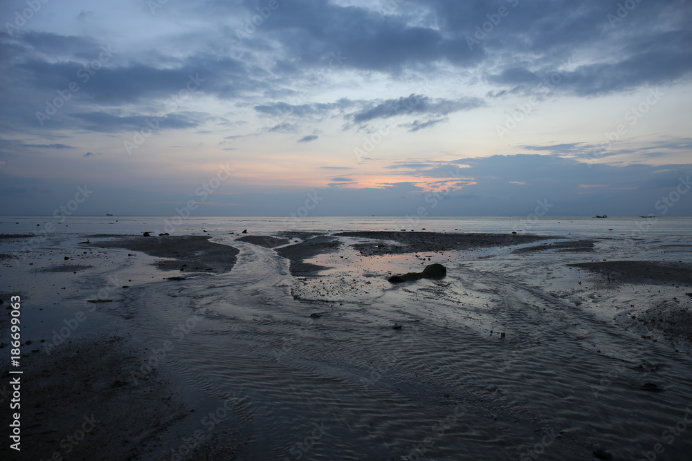 In the evening there are many sea water flows and beautiful blue sky. In the evening there are many sea water flows and beautiful blue sky.