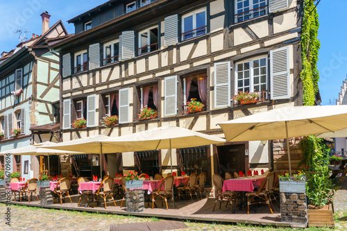 Cafes and restaurant in Petite-France in Strasbourg, Traditional colorful houses in La Petite France, Strasbourg, Alsace, France © Southtownboy Studio