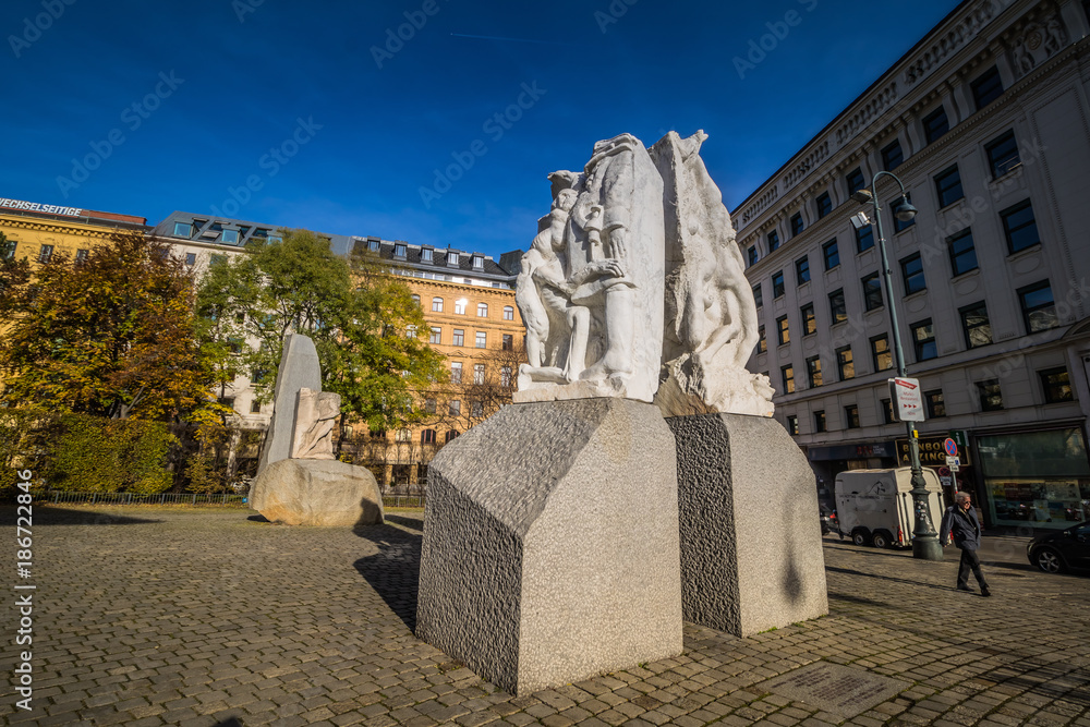 Obraz premium Albertinaplatz bzw. Helmut Zilk Platz in Wien