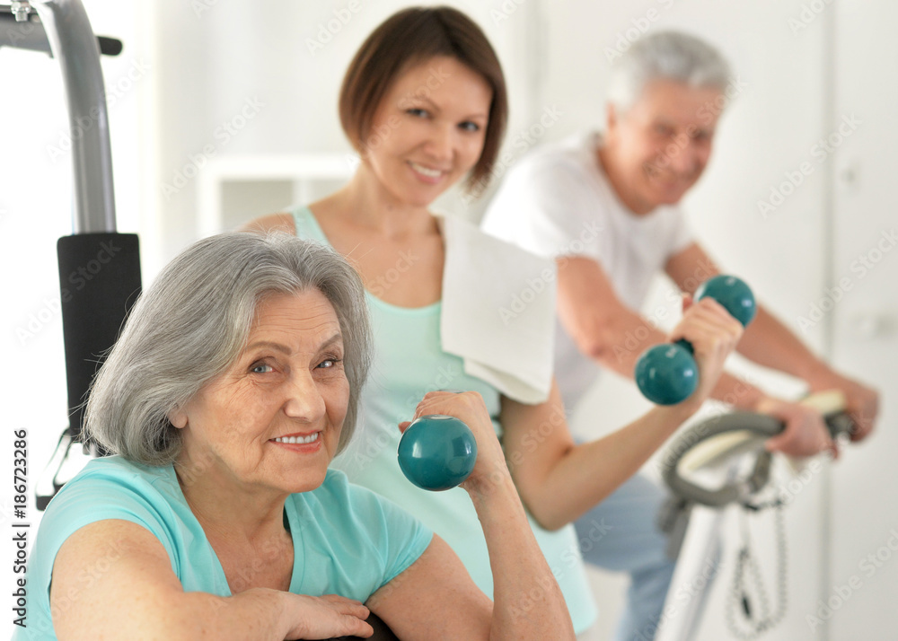 people exercising in gym people exercising in gym