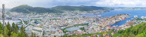 Panorama der Stadt Bergen vom Aussichtspunkt Floyen, Norwegen © ThomBal