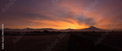 mt shasta sunrise pano