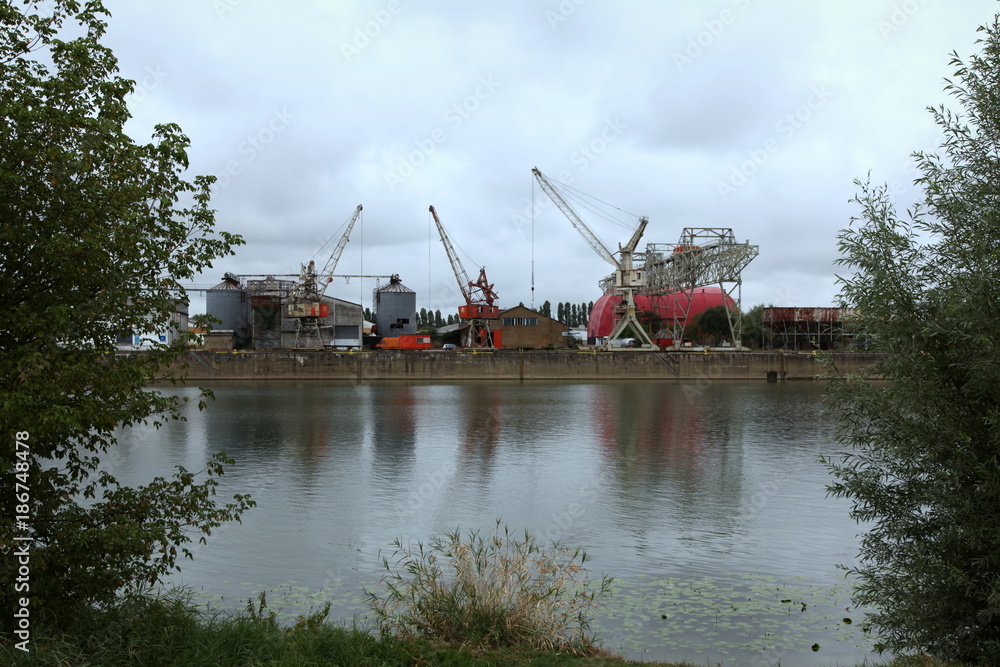Site Port Nord à Chalon-sur-Saône. Site Port Nord à Chalon-sur-Saône.