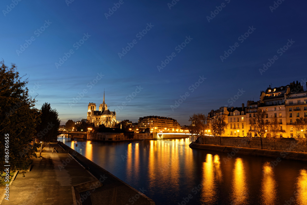 Paris - France, November 1, 2017: Notre dame de Paris viewed from River Seine by night