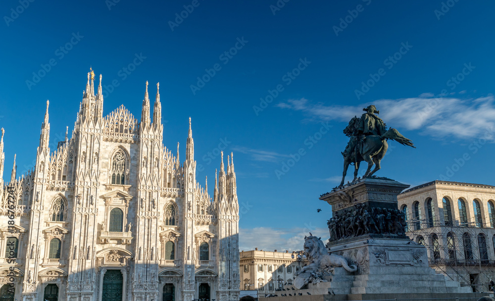 Duomo di Milano with statue of Vittorio Emanuele II, Milano, Italy