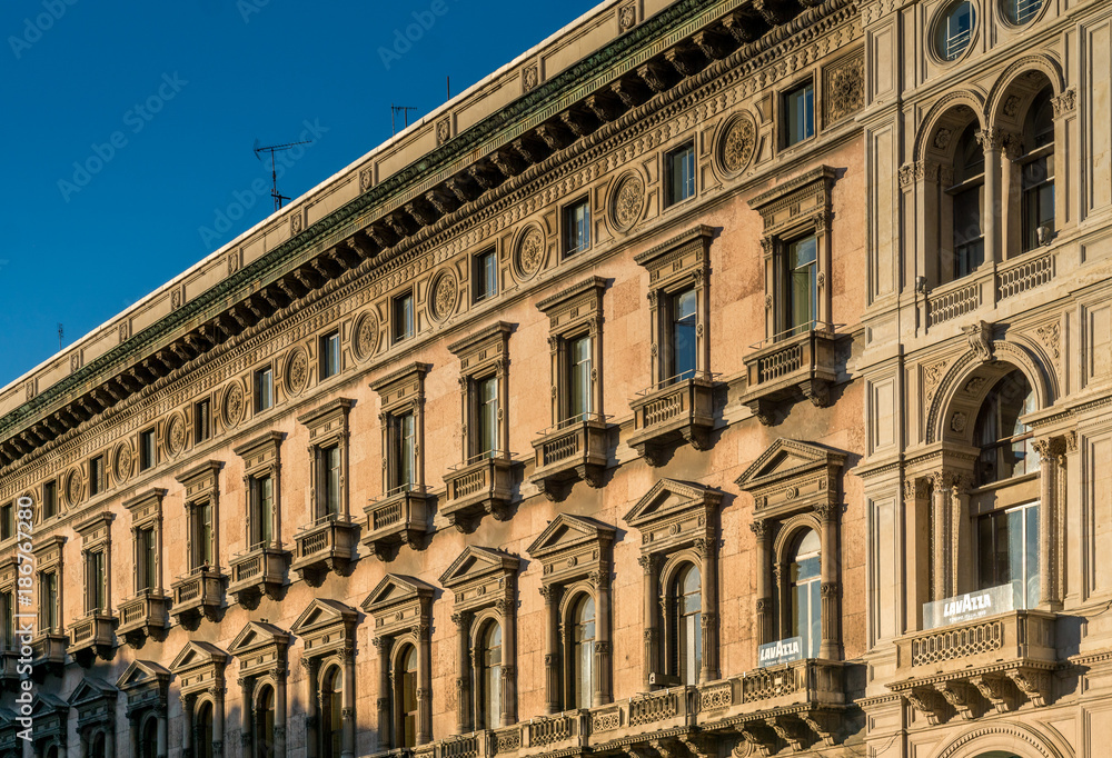 facade of a building at Piazza de Duomo, Milano