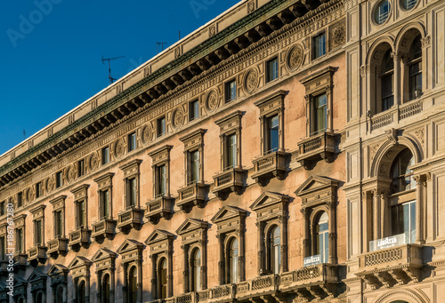 facade of a building at Piazza de Duomo, Milano © schame87