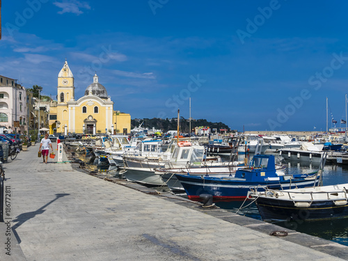 Obraz na plátně Marina die Procida, Kirche Parrocchia Maria Ss