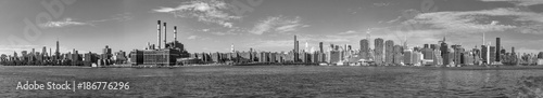 Fototapeta Naklejka Na Ścianę i Meble -  panorama of New York with river Hudson