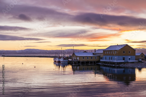 Norwegen  Varangerfjord  Hafen in Annijoki bei Sonnenuntergang