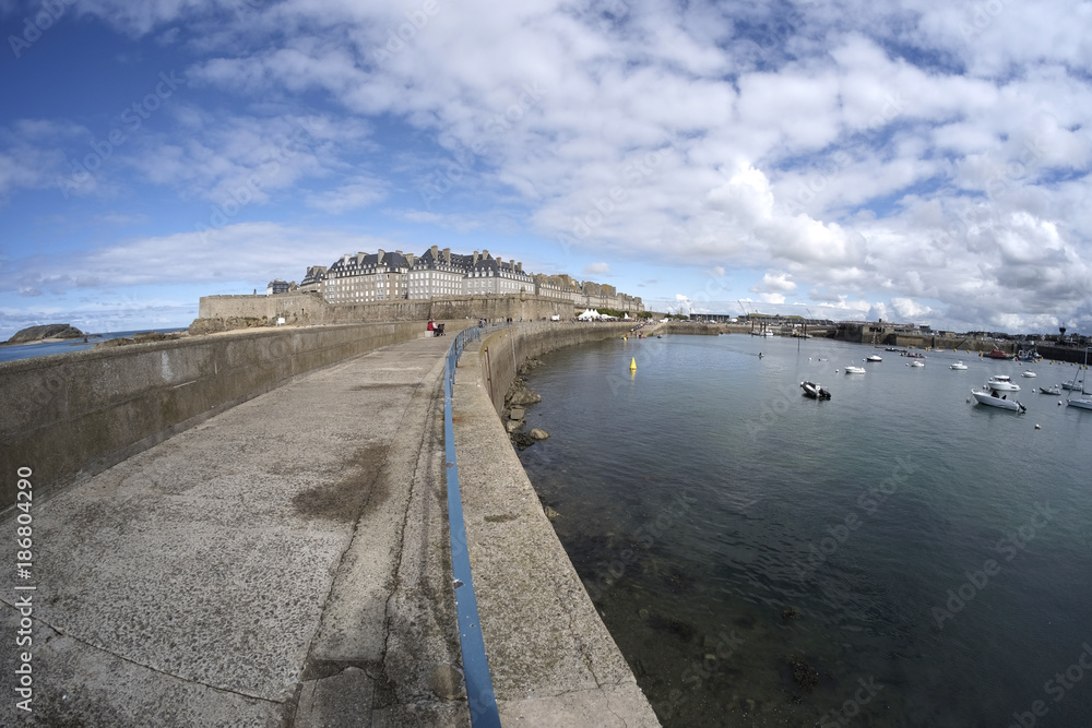 jetée et port de Saint Malo
