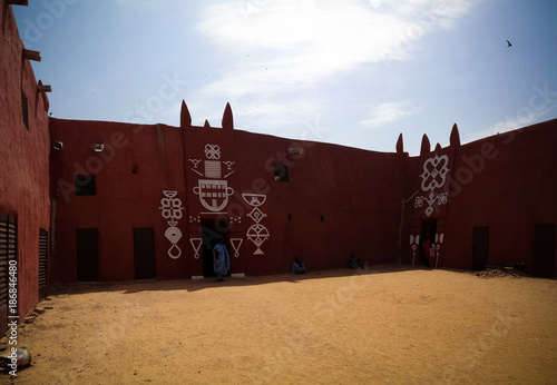 Exterior view to Damagaram sultan residence, Zinder, Niger photo