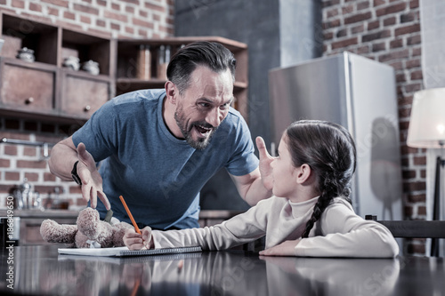 Φωτογραφία Angry father