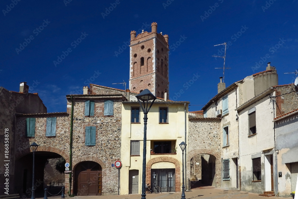 Rivesaltes (auf Katalanisch Ribesaltes) ist eine Gemeinde im Département Pyrénées-Orientales in der Region Okzitanien im Süden Frankreichs