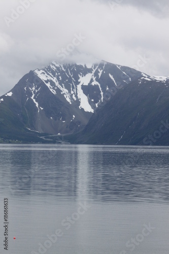 snowy mountain and water © Ute