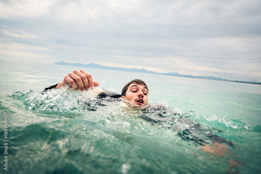 Ταπετσαρία Businessman Drowning in the Sea