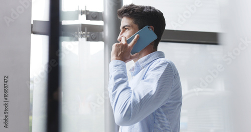 Canvas Print Business man talk to cellphone