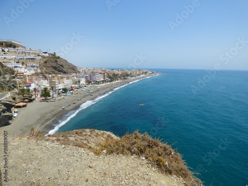 Playa de La Rábita, localidad costera de Granada, comunidad autónoma de Andalucía (España) © VEOy.com