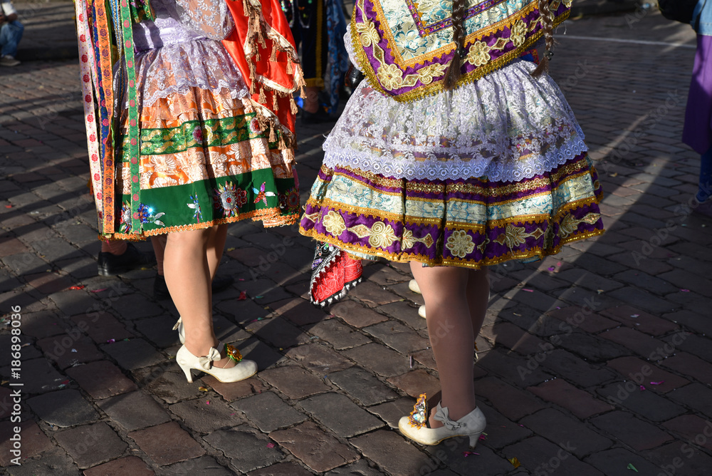Robes de fête traditionnelle à Cusco au Pérou Robes de fête traditionnelle à Cusco au Pérou