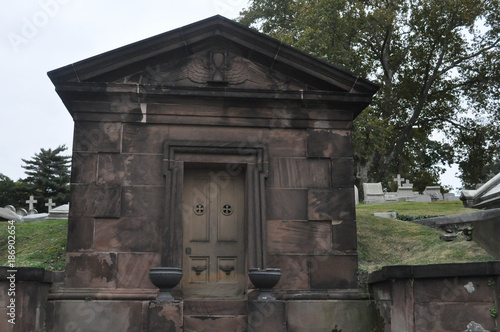 Foto Old Stone Mausoleum in a Cemetery