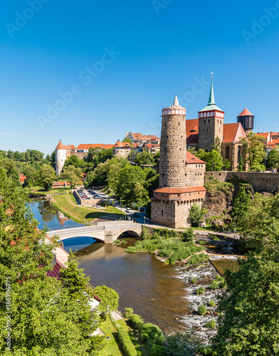 Alte Wasserkunst mit Brücke über die Spree in Bautzen