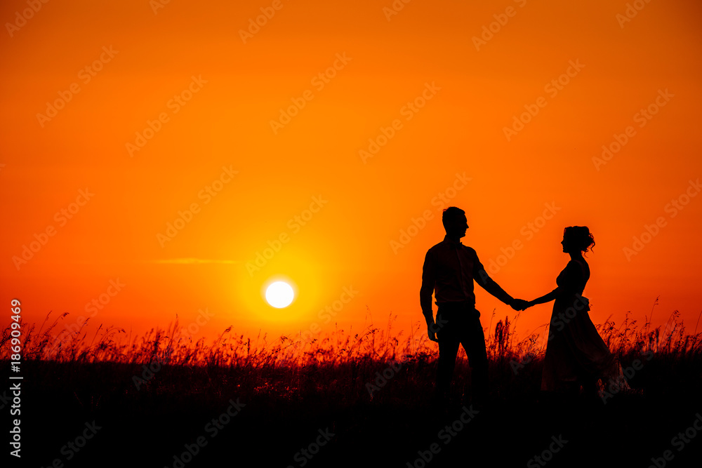 wedding couple with the sunset