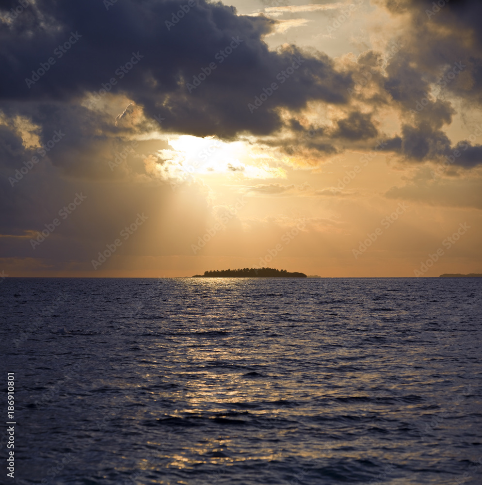 Schöner Sonnenuntergang auf den Malediven