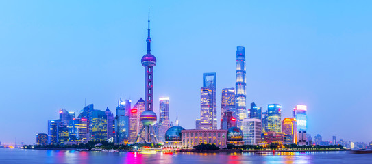 Papier peint photo Shanghai Le Bund de Shanghai la nuit  © zhouyilu