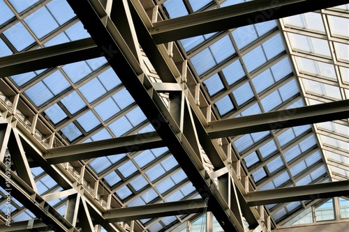 reinforcing glass ceiling 