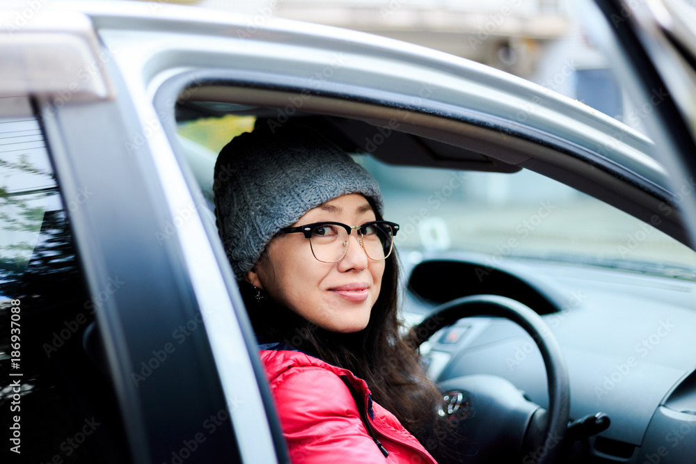 車と日本人女性