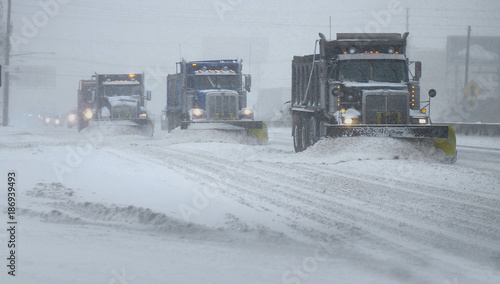 Tableau sur toile Blizzard road work