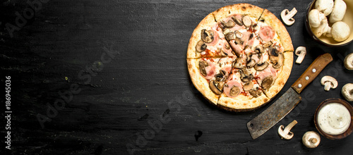 Pizza with ham, mushrooms and cheese.