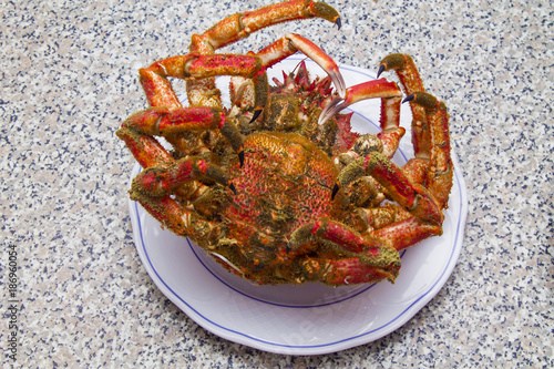 фотографія plate with seafood on the table, crab
