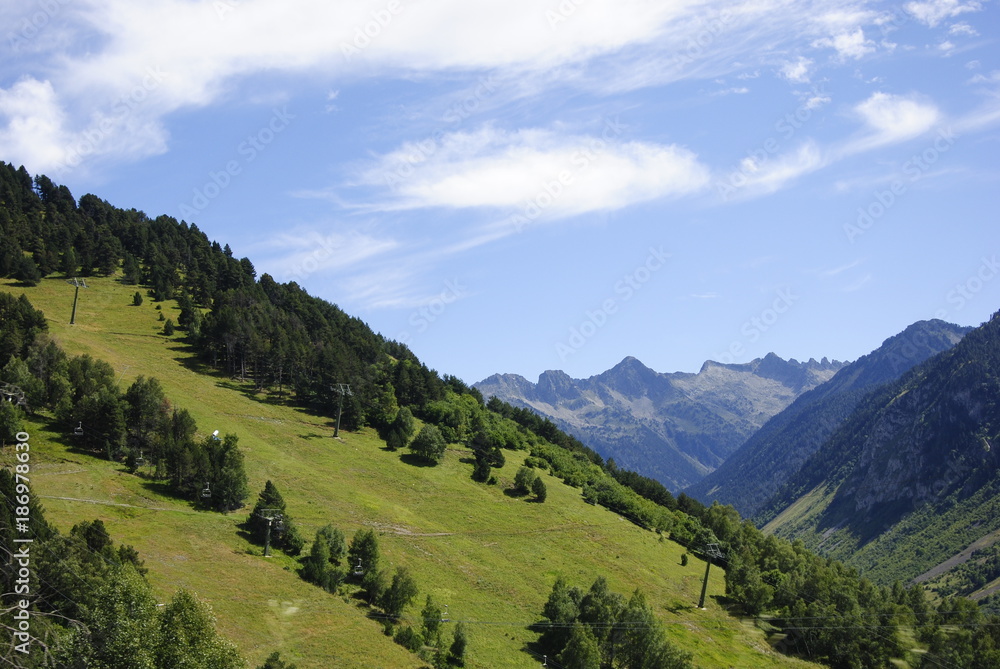 Naklejka premium Beautiful green mountains landscape.