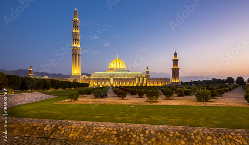 Oman, Muscat, Sultan Qaboos Grand Mosque in the evening