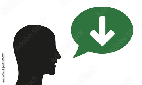 Person spricht von Pfeil unten